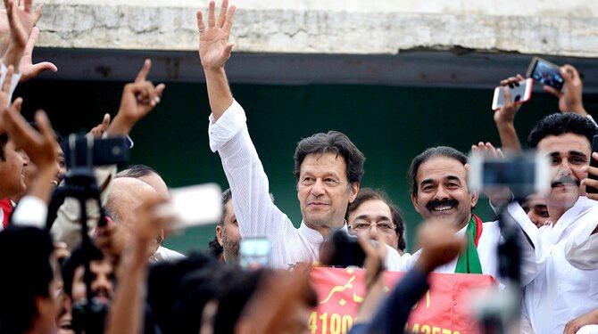 Imran Khan (C), Pakistani cricketer-turned-opposition leader and head of the Pakistan Tehreek-i-Insaf (PTI) delivers a speech during an election campaign in Mianwali, some 240 kms southwest of Islamabad, on June 24, 2018. Pakistani cricket star-turned-politician Imran Khan on June 24 kicked off his election campaign by staging a major rally and promising sweeping changes in the country, once his party win the elections. / AFP / AAMIR QURESHI