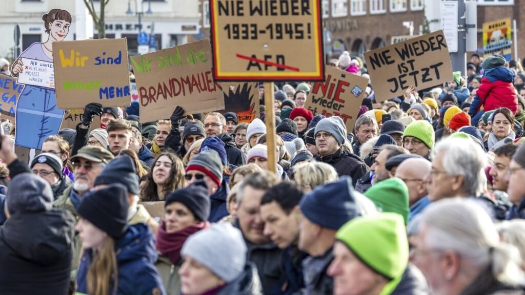 Across Germany, anti-far right protests draw hundreds of thousands - in Munich, too many for safety