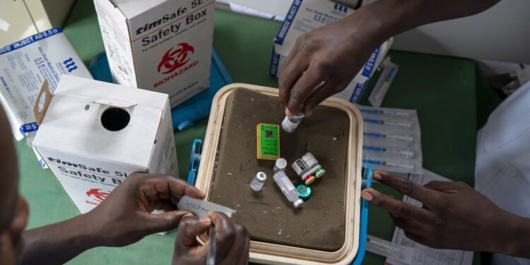 Cameroon starts world’s first malaria vaccine program for children