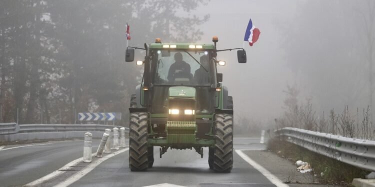 French farmers aim to put Paris ‘under siege’ in tractor protest. Activists hurl soup at ‘Mona Lisa’