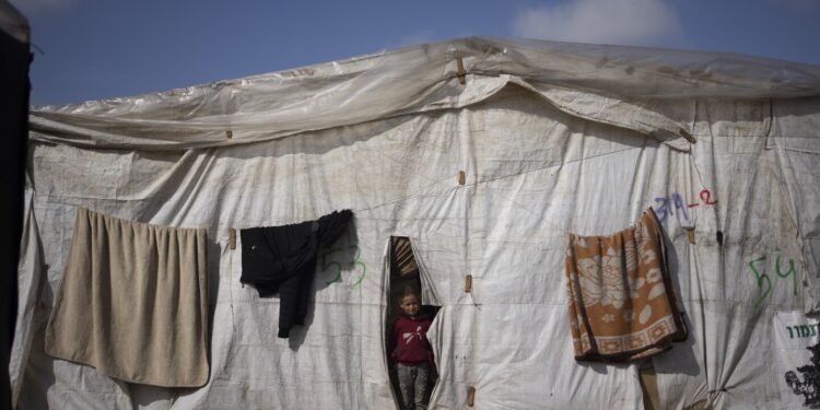 Heavy fighting in Gaza’s second-largest city leaves hundreds of patients stranded in main hospital