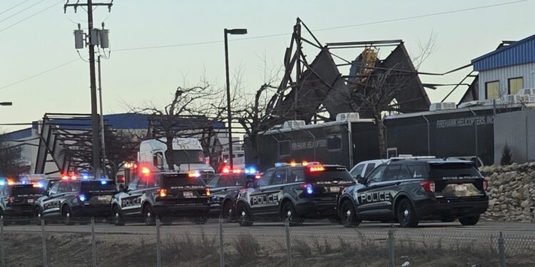 3 people killed and 9 injured in hangar collapse on grounds of Boise, Idaho, airport