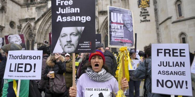 Lawyers for the US tell a UK court why WikiLeaks’ Julian Assange should face spying charges