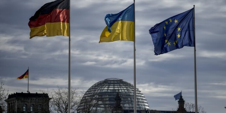 Ukraine’s Zelenskyy will sign security agreements with Germany, France as Kyiv shores up support