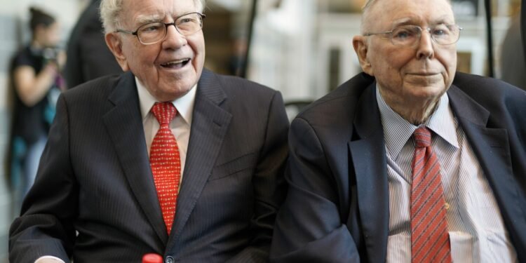 Warren Buffett uses his annual letter to warn about Wall Street and recount Berkshire’s successes