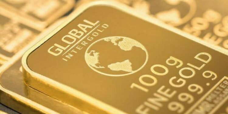 Gold retreats, falls Rs4,200 per tola in Pakistan