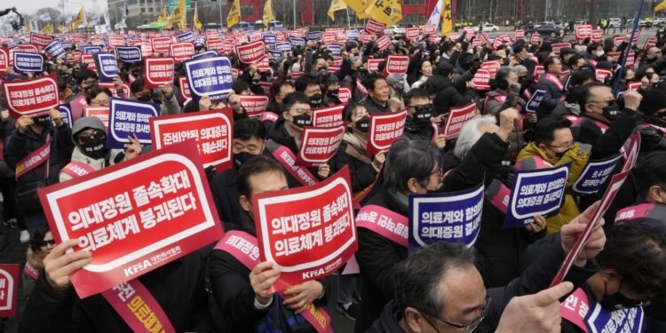 South Korea will suspend licenses of 2 senior doctors in first punishment for doctors’ walkouts