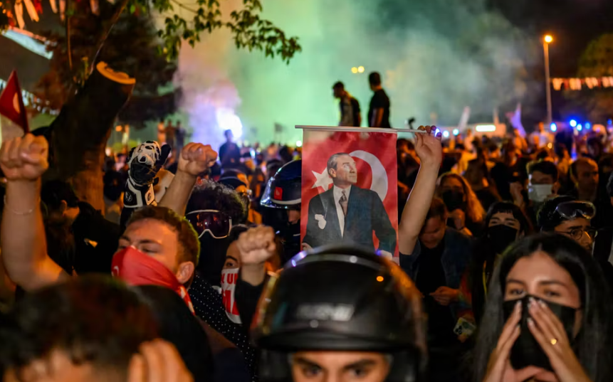 Erdoğan accused of crushing opposition as Turkish police storm CHP headquarters