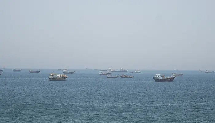 Hormuz Shut Down: Iran Blocks All Shipping Amid Escalating Clash with US Forces