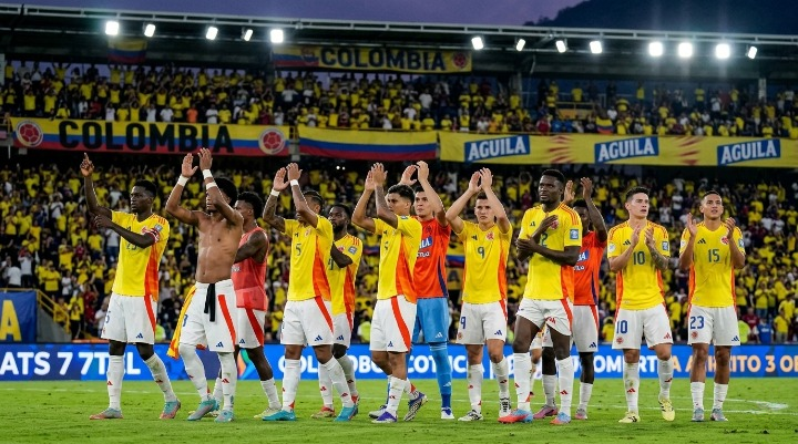Can Colombia Hold Group K Lead? World Cup Race Heats Up Colombia team applauding stadium fans
