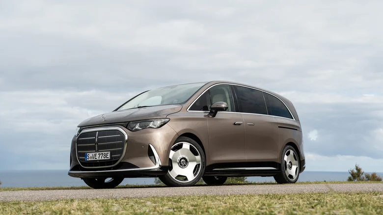 WORLDWHEELS: Mercedes-Benz turns minivan luxury into an 8K ‘living room on wheels’ with new VLE