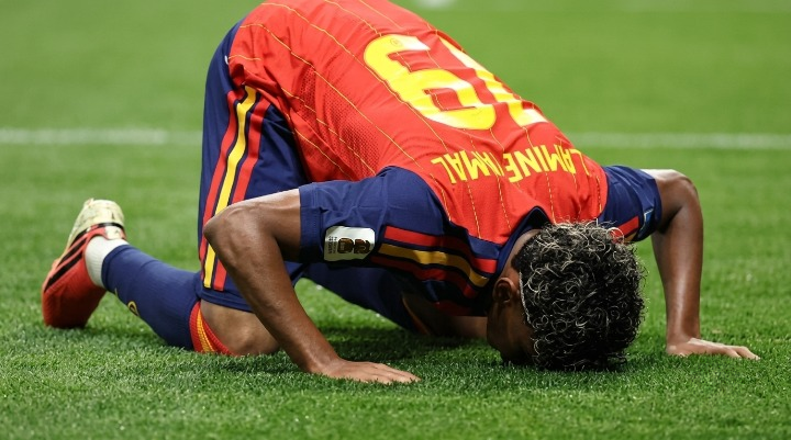 Lamine Yamal’s Sajda Sparks Discussion, Spain Celebrates World Cup Triumph