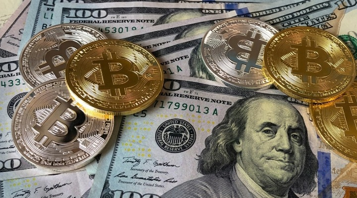 Gold Prices Slip Again, Bitcoin and Dollar Keep Pakistan Investors Guessing Today Bitcoins on dollar bills