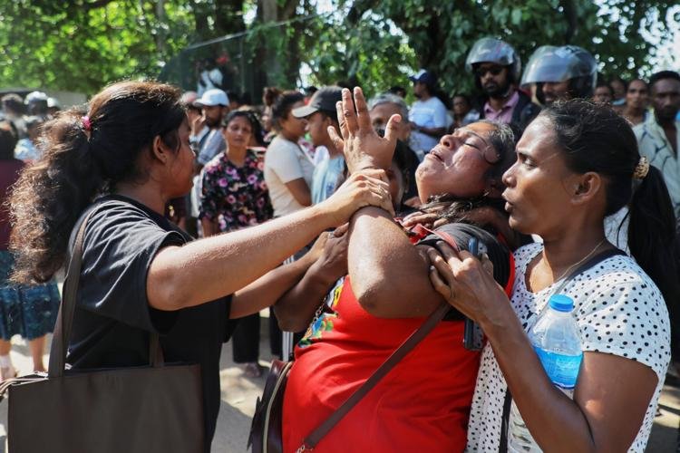 Sri Lanka Prison Bloodshed Kills 25, Over 100 Injured Women crying during outdoor clashes