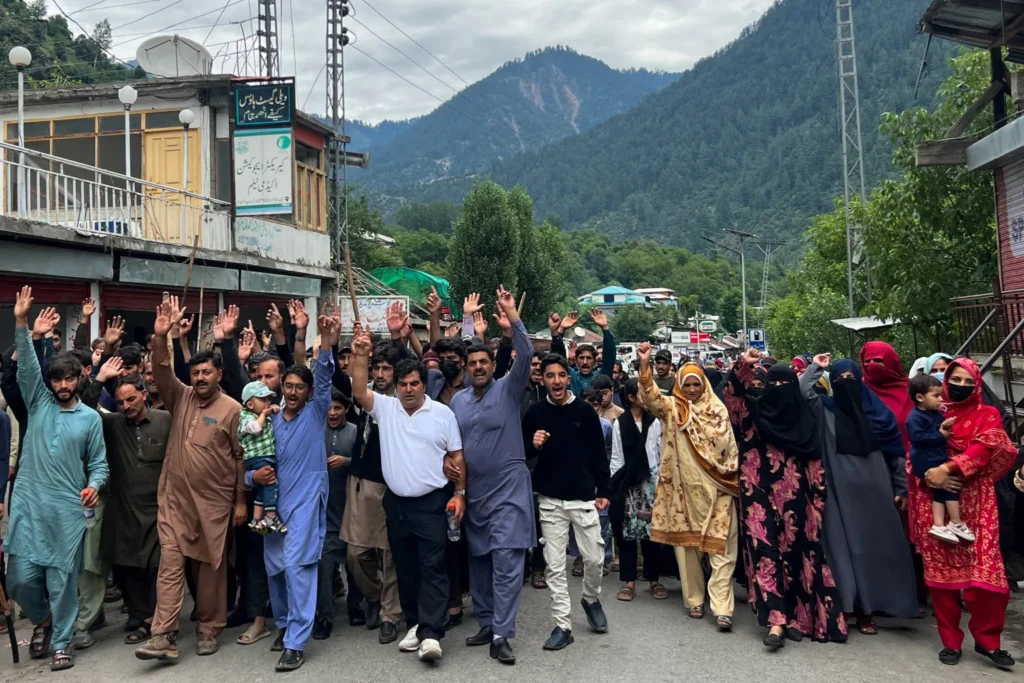CPJ urges Pakistan to withdraw ‘draconian’ foreign media rules amid Kashmir unrest