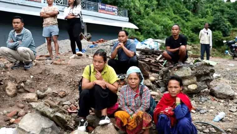Devastating Floods Hit Nepal and Tibet, Death Toll Rises to 390; Over 1,000 Missing