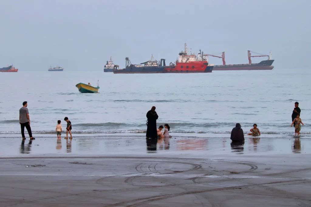 Trump rules out Iran talks as as Hormuz crisis threatens global oil supplies