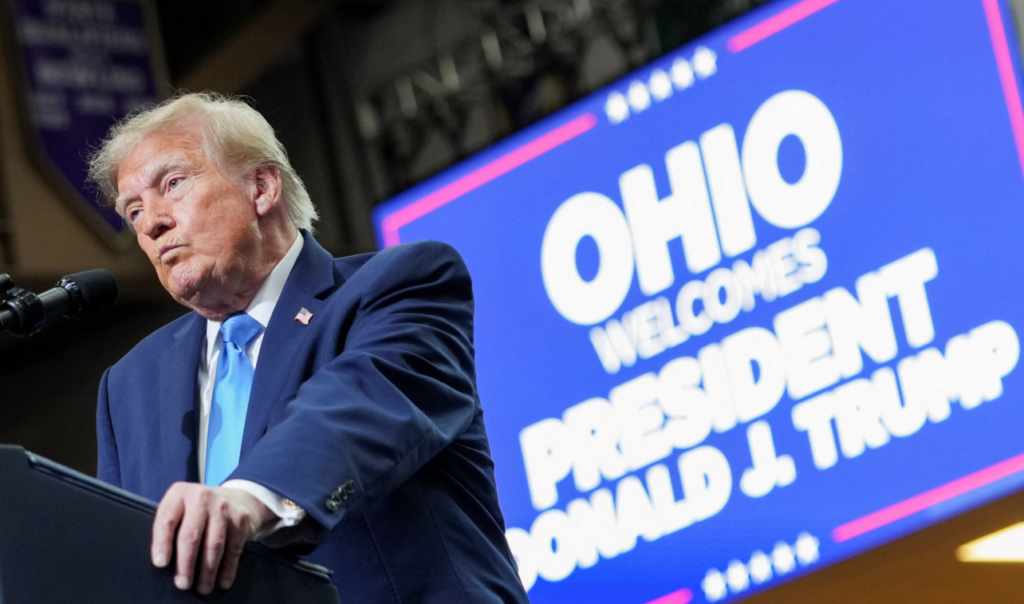 Trump warns Ohio voters he may withhold help if Democrats win midterms